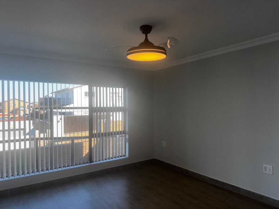 4 Bedroom Property for Sale in Wavecrest Eastern Cape
